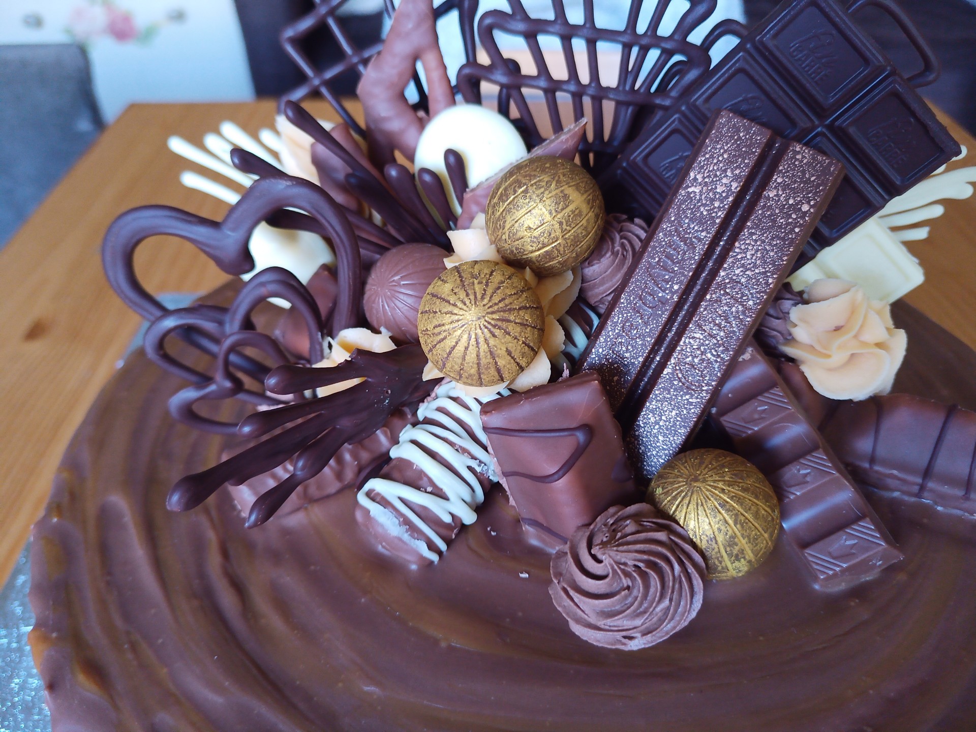 Nowoczesny czekoladowy